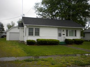 104 Lexington Ave, Carmi, IL 62821
