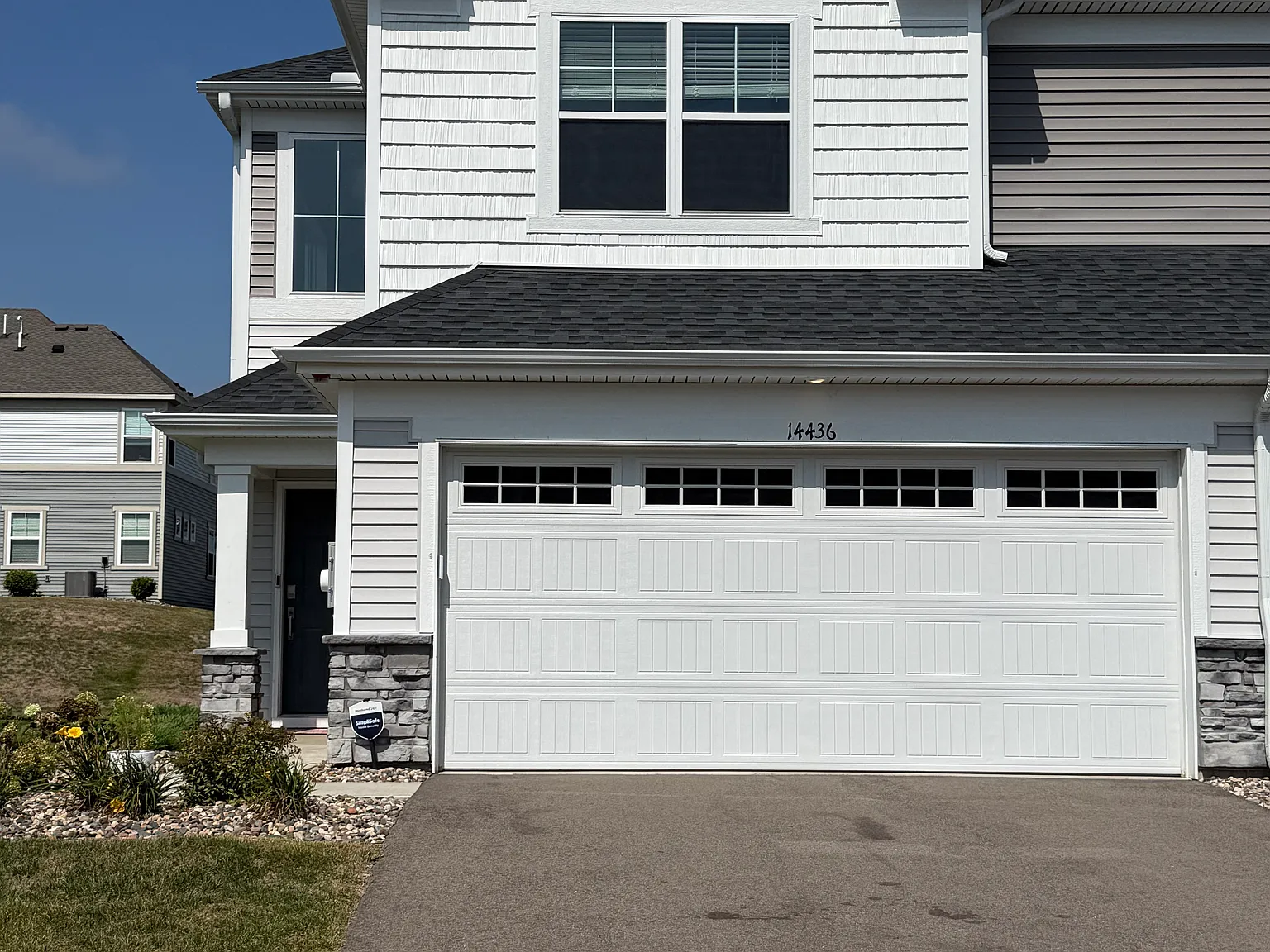 3 bed, 2.5 bath, 1719 sqft, $2,495 — Photo 2