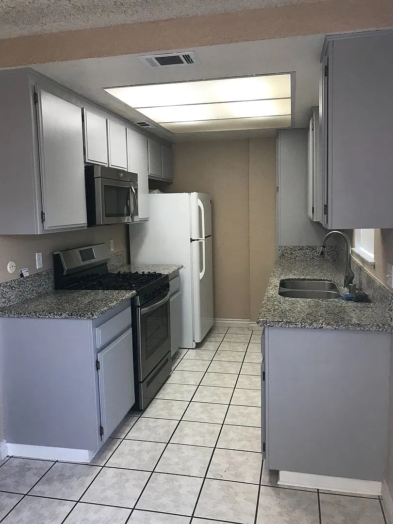 Cozy 3 Bedroom 3 Bathroom Riverside Townhouse — Photo 4