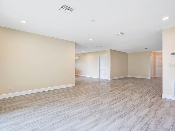5th image of 300 Carol St