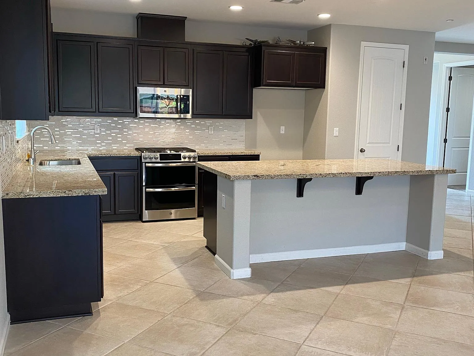 3 bed, 1867 sqft, $2,900 — Photo 2