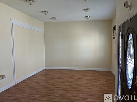 4th image of 12239 Euclid Ave