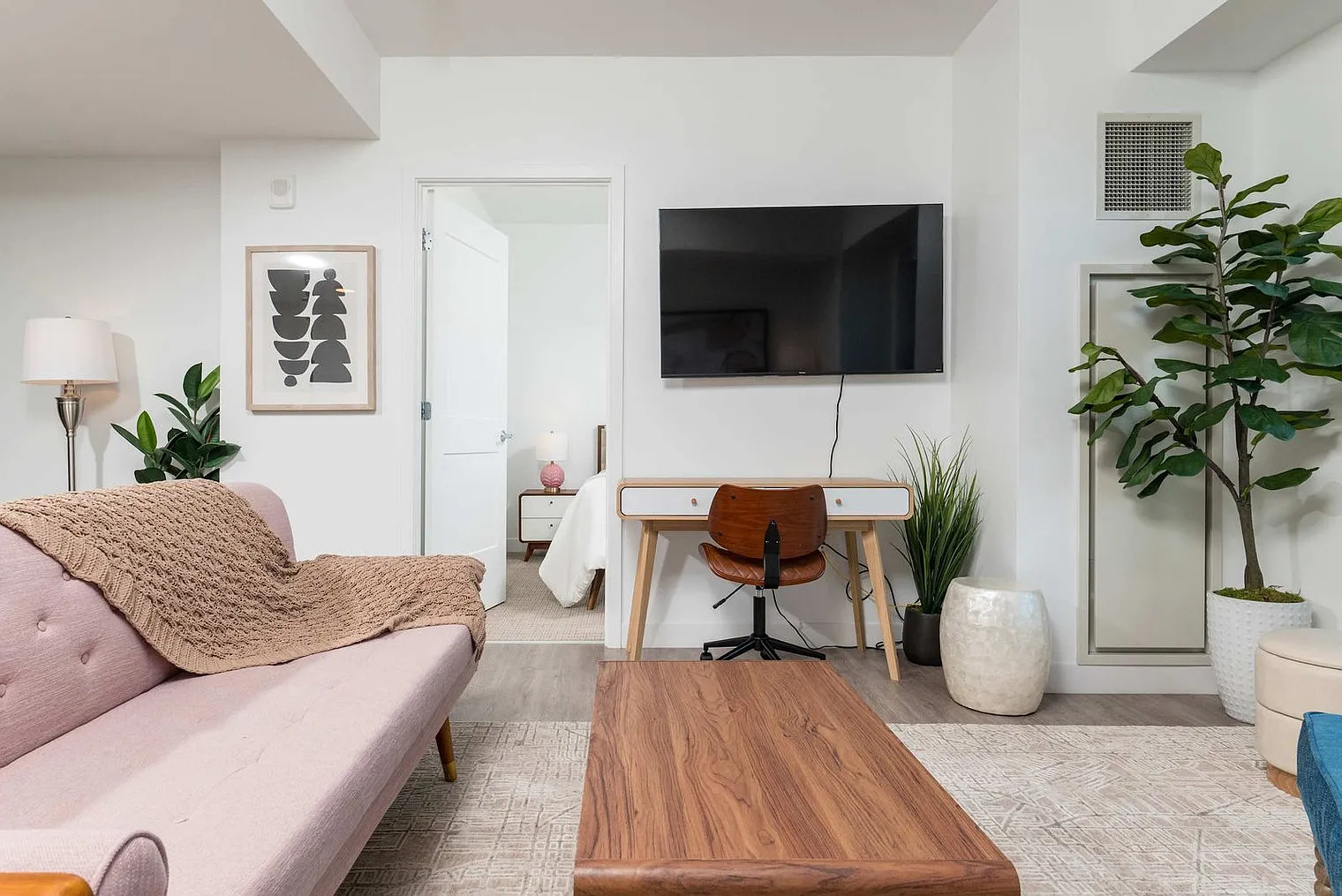 1 bed, 1.0 bath, 592 sqft, $6,639 — Photo 4
