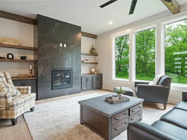 2234 NW Killarney Ln, Lees Summit, MO 64081