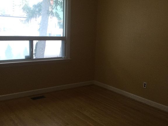 5th image of 16 Bedford Ave