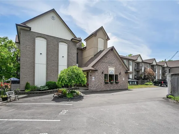 20 John St #202, Grimsby, ON L3M 1X5