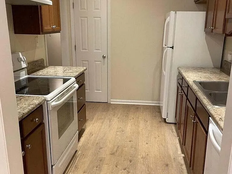 904 Persimmon Pl — Photo 6