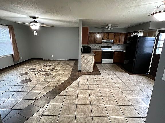 4th image of 49 Eastwood Dr
