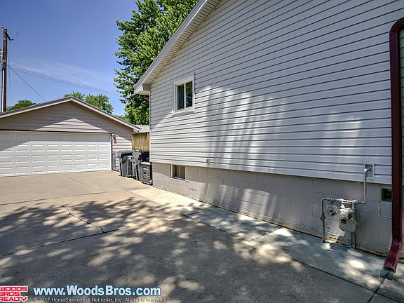 3rd image of 1616 W Arlington St