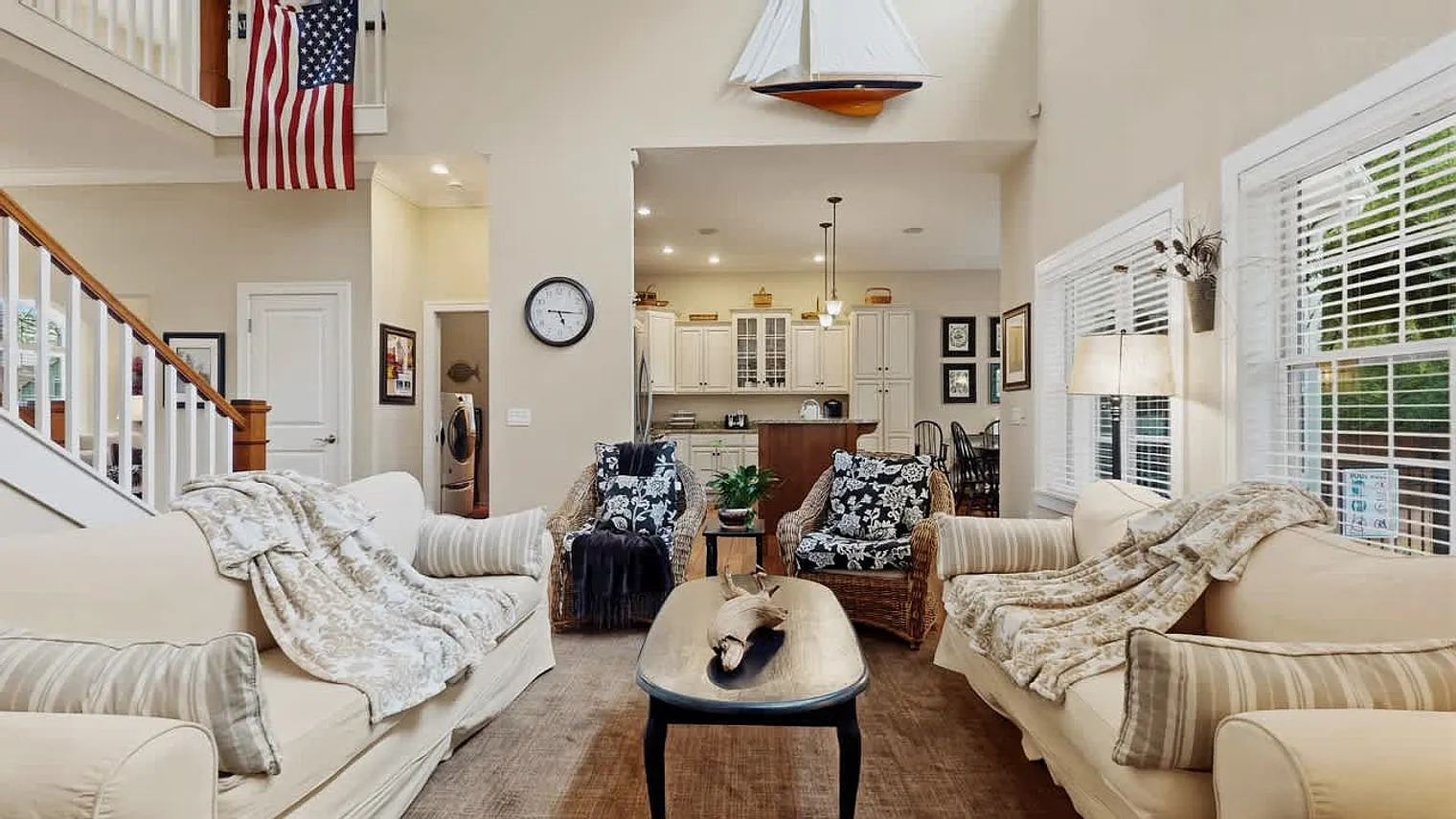 6 bed, 4.0 bath, 3433 sqft, $13,283 — Photo 2