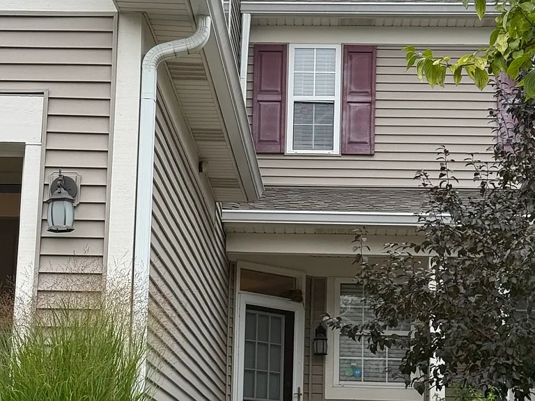 2950 Rutland Cir #O — Photo 2
