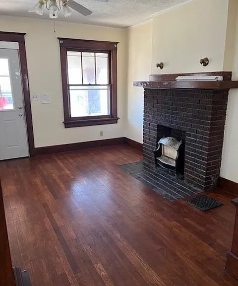 910 Bowen St — Photo 5