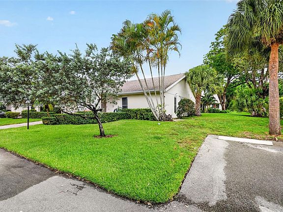 3rd image of 6989 Clover Ct