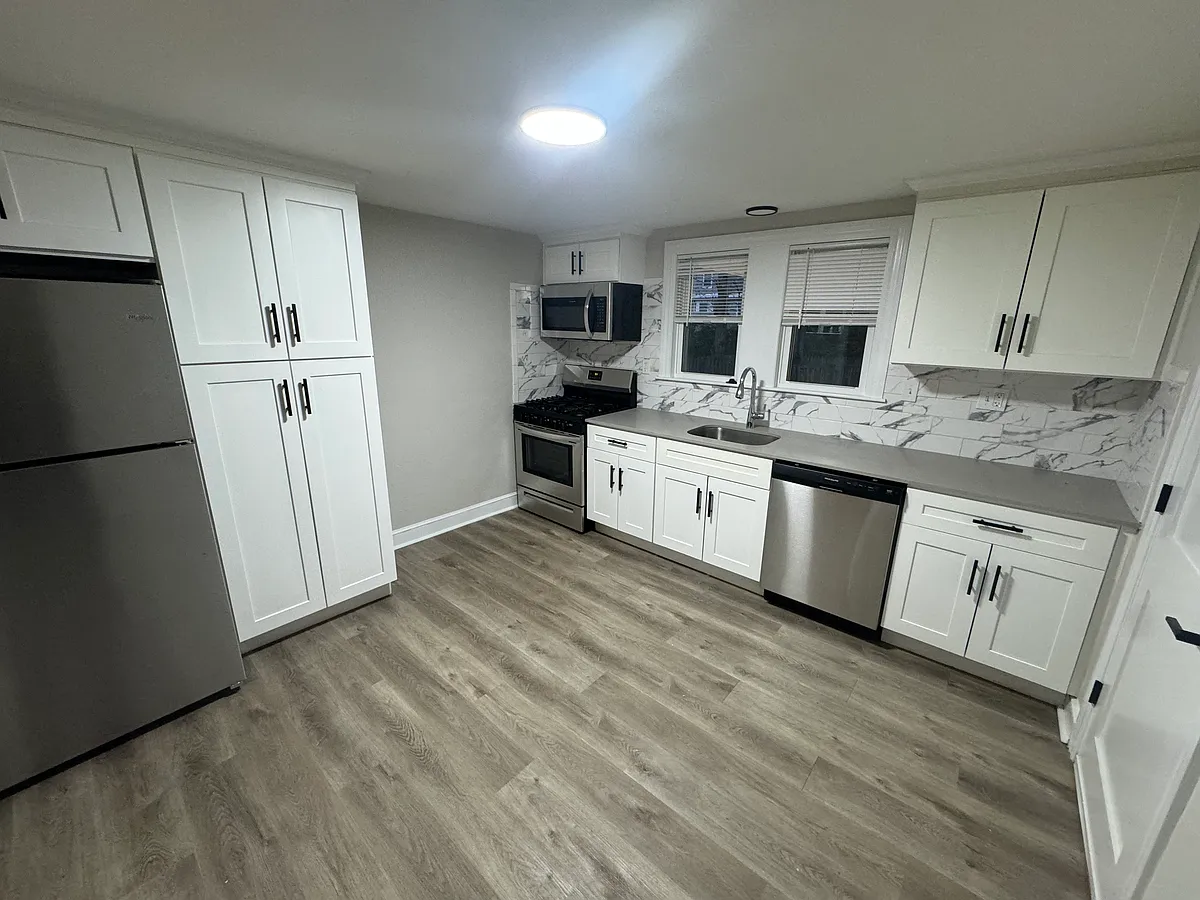 Building Photo - 26 Saint Marks Rd #4
