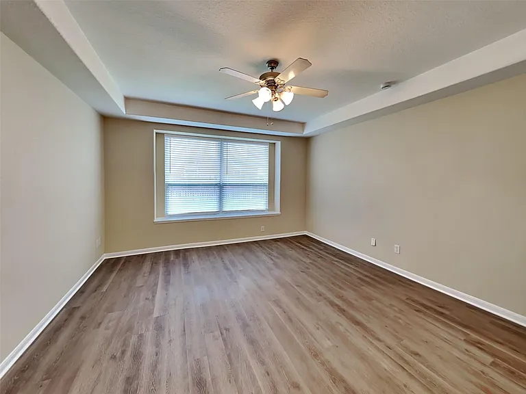 10923 Tattershall Ln — Photo 9