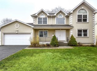 11 Orchard St, Port Washington, NY 11050