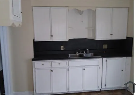3 bed, 923 sqft, $900 — Photo 2