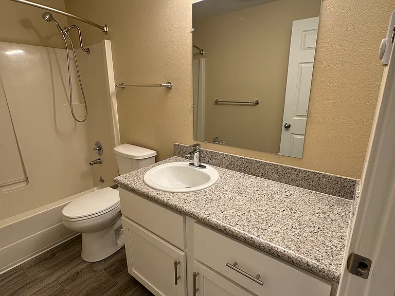 Evanbrook Apartments — Photo 22