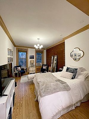 2nd image of 151 W 76th St #2B