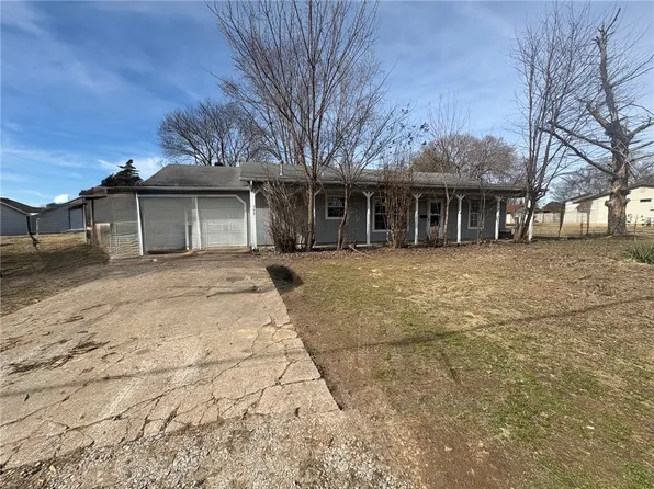 595 S Curtis Ave, Pea Ridge, AR 72751