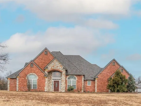 10121 Cottonwood Dr, Newalla, OK 74857