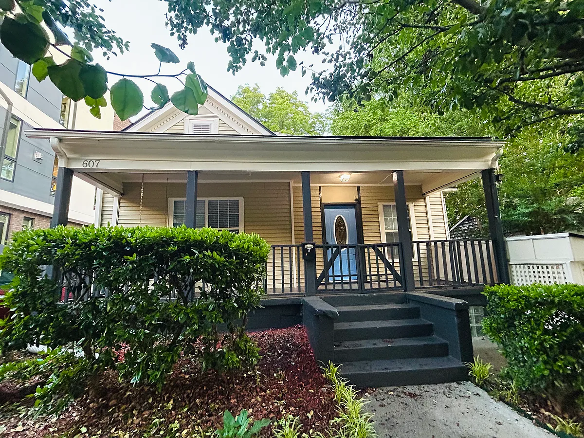 Front of house - 607 East Ave NE #1