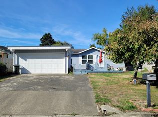 1222 June Ave SE, Bandon, OR 97411
