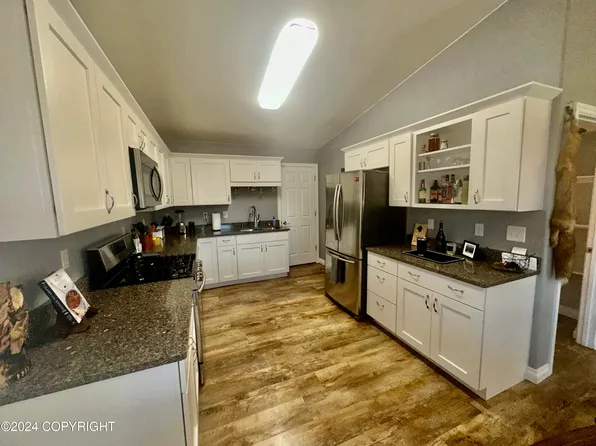 6945 S Hallie Dr, Wasilla, AK 99623