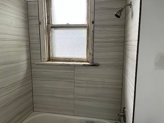 2nd image of 919-921 Withnell Ave