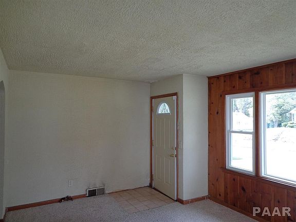 4th image of 1704 N Broadway St