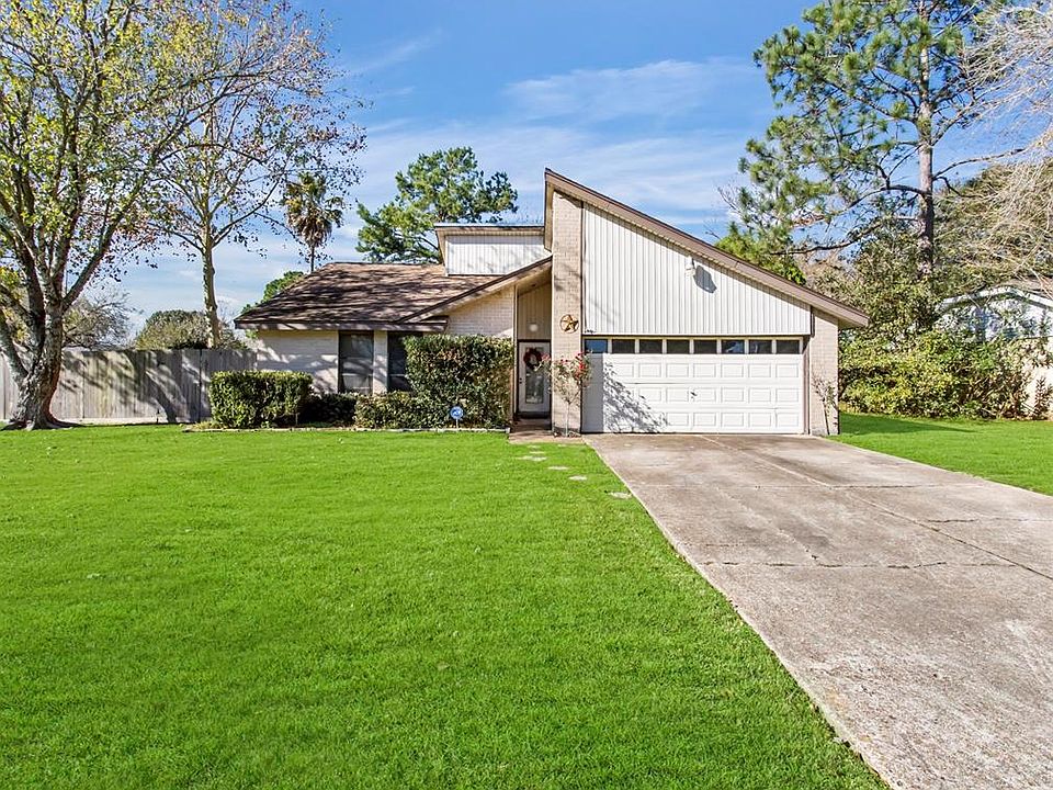 1st image of 523 Magnolia Bnd