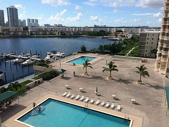 5th image of 18071 Biscayne Blvd #7043
