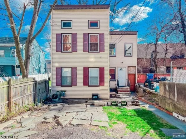 225 Mill St, Paterson City, NJ 07501