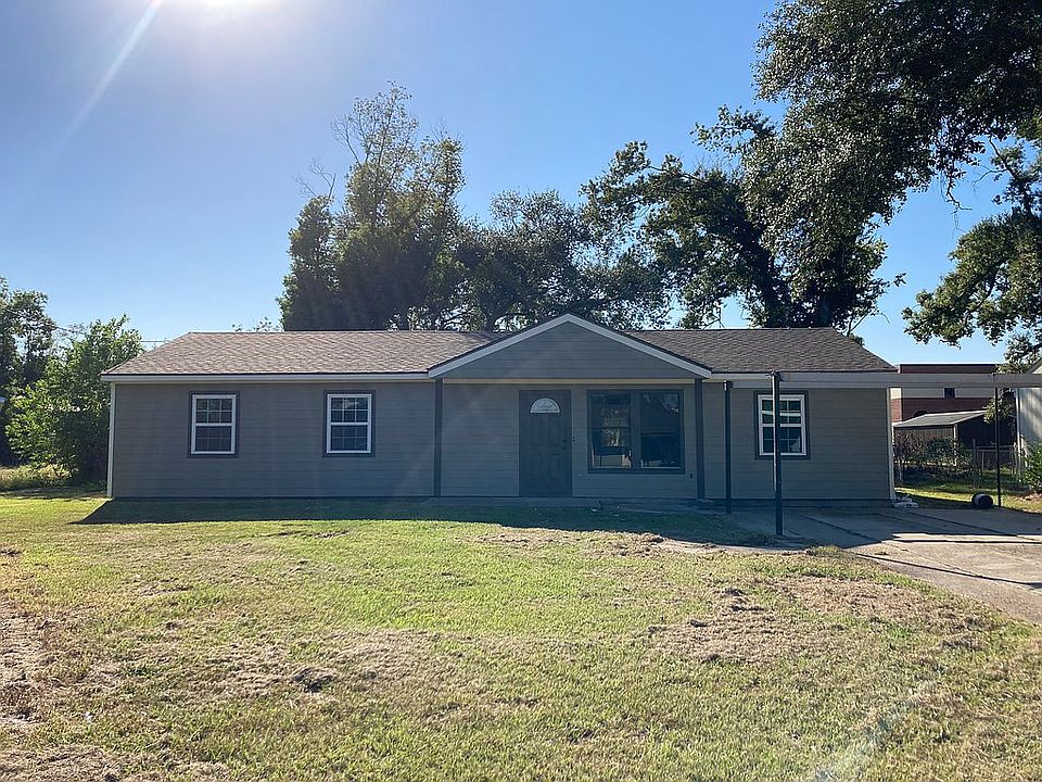 1st image of 403 Pinecrest Dr