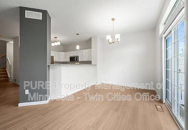 1877 111th Ave NE — Photo 7