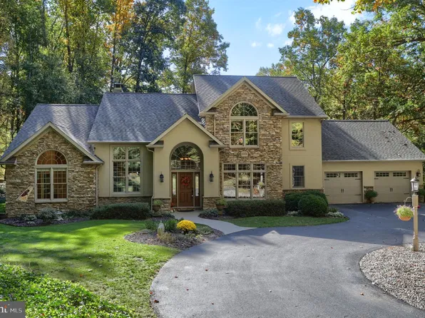 102 Spring Hill Ln, Lebanon, PA 17042
