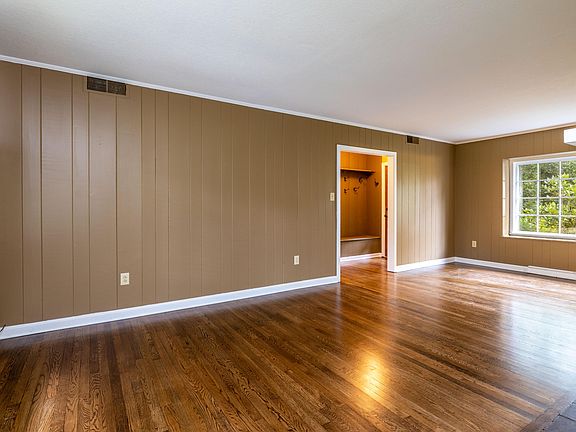 4th image of 1701 Wilkinson Pike