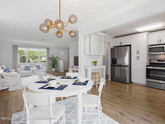 5th image of 25 Buckingham Drive N