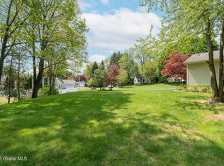 10 Roberts Ln, Latham, NY