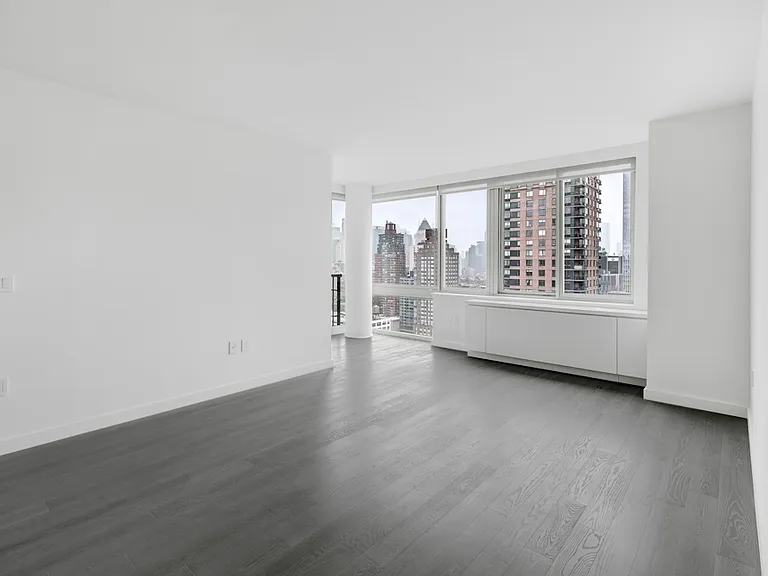 101 W End Ave #25FF — Photo 1