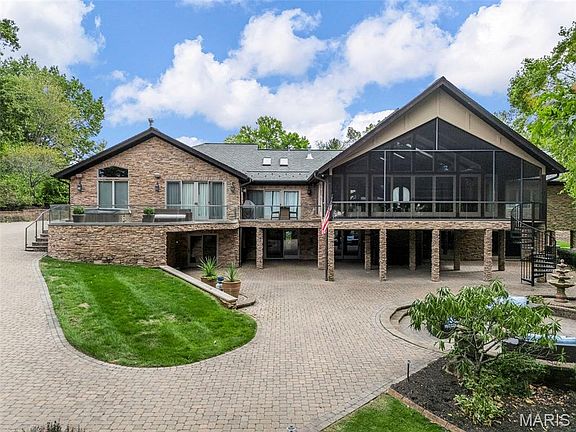 3rd image of 9 Woodview Dr