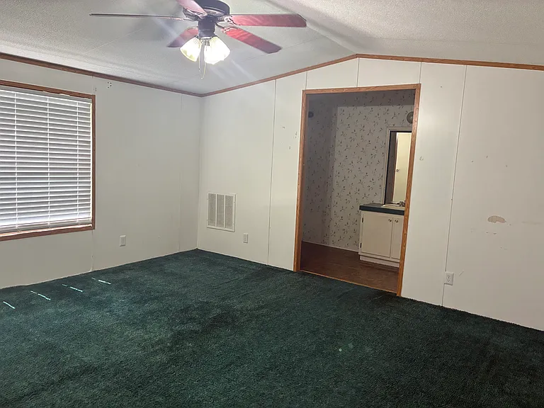 Roland Ln — Photo 8