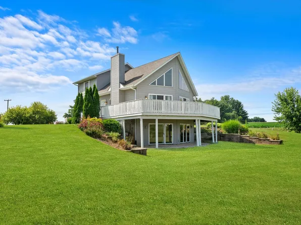 6915 Johnson Rd, Hebron, IL 60034