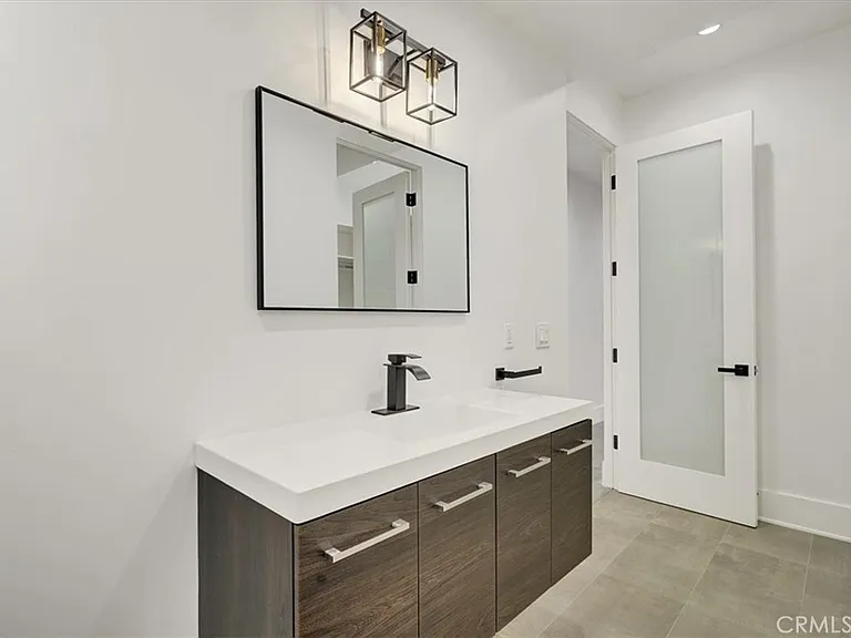 5520 Woodlake Ave — Photo 32