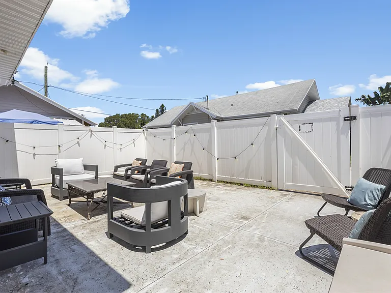 W Columbus Dr — Photo 20