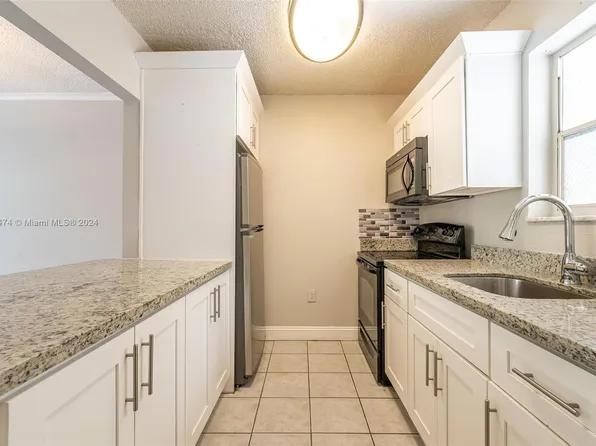 13101 Memorial Hwy APT 216, North Miami, FL 33161