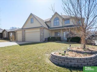 1911 Crest Ridge Dr, Papillion, NE 68133