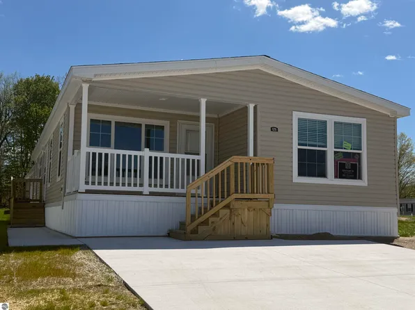 1211 Wellington Dr, Mount Pleasant, MI 48858