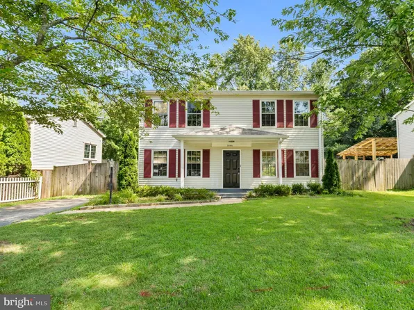 5566 Saint Charles Dr, Woodbridge, VA 22193