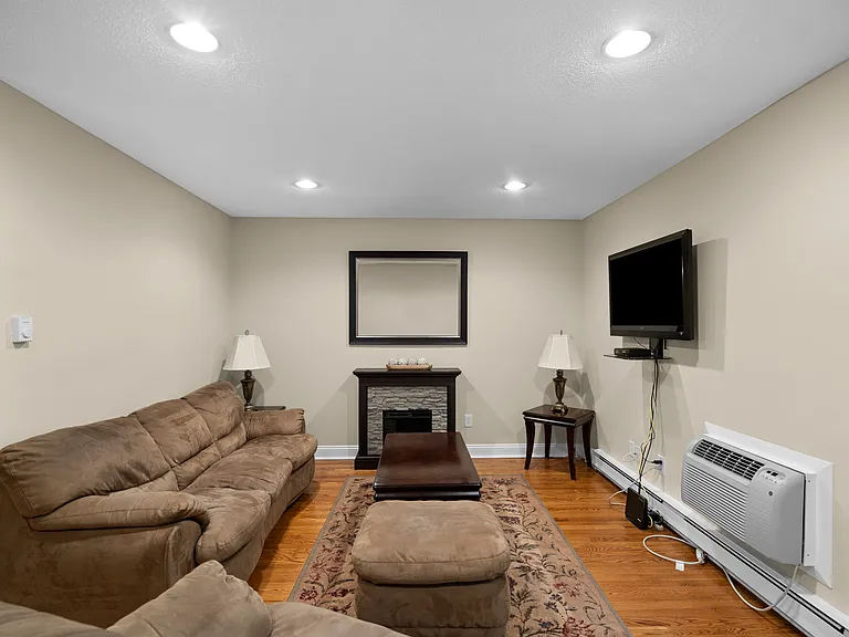 215 Edgemoor Rd #B — Photo 3
